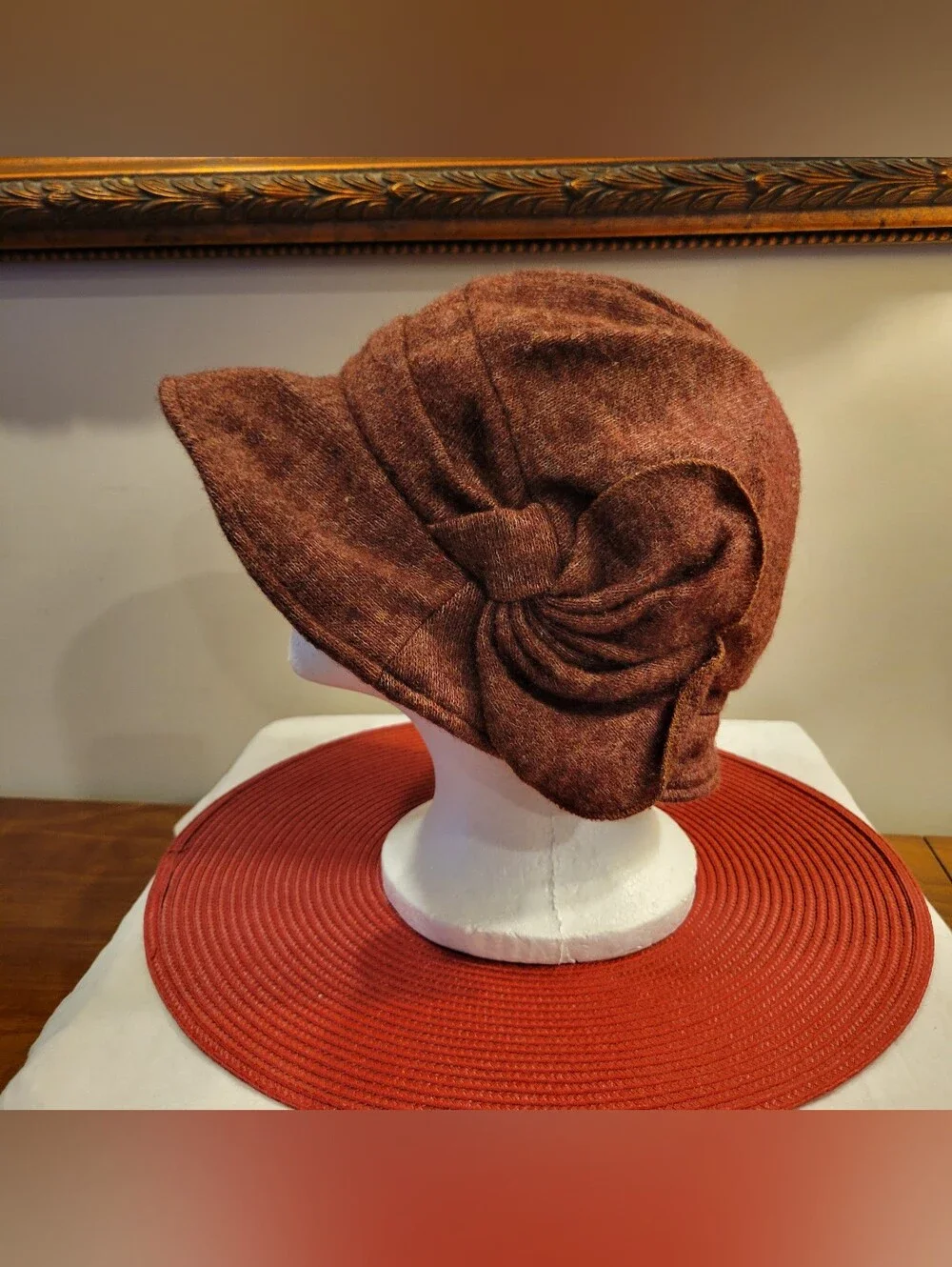 👜EUC~Vintage-Style Wool Cloche Hat with Rosette Detail